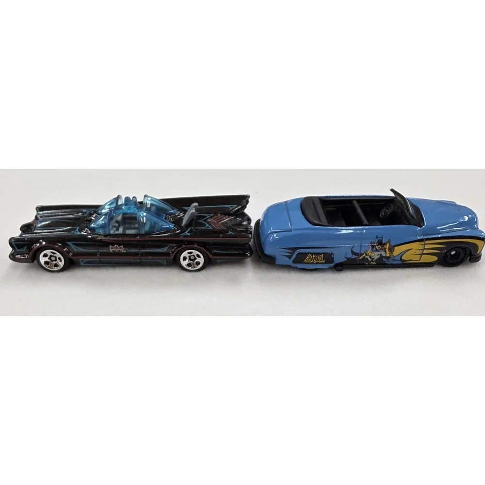 Hot Wheels Batman 1966 Batmobile & Batgirl Car 1:64 Diecast Black/Blue Conv